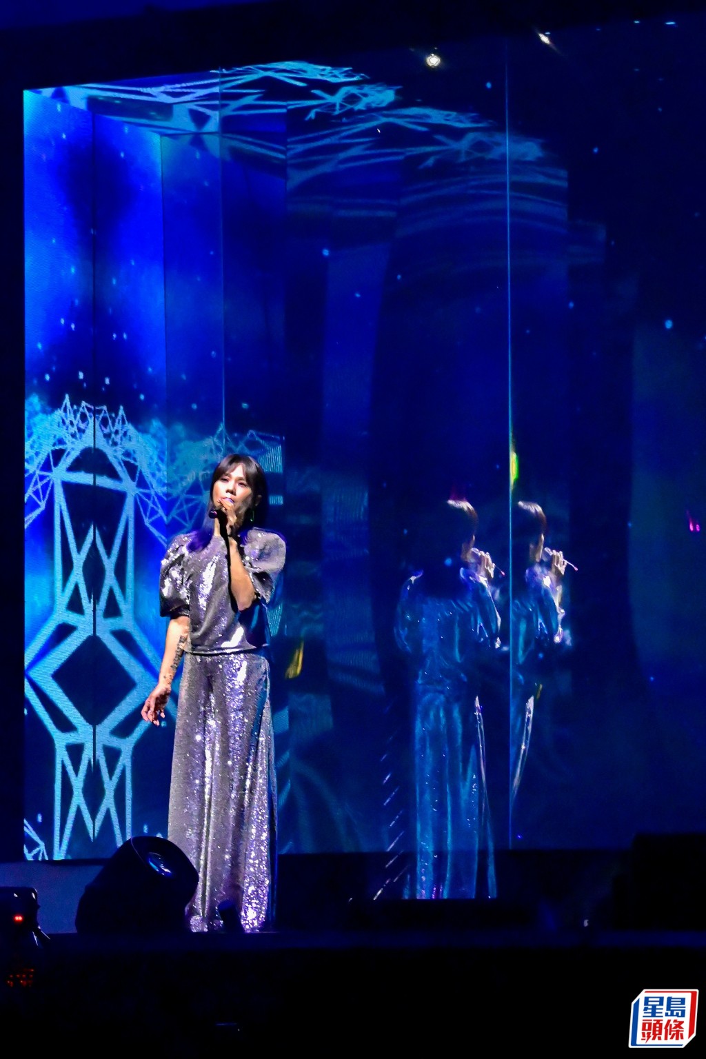 蔡健雅昨晚假紅館舉行《LET\'S DEPART! 給世界最悠長的吻》演唱會香港站。