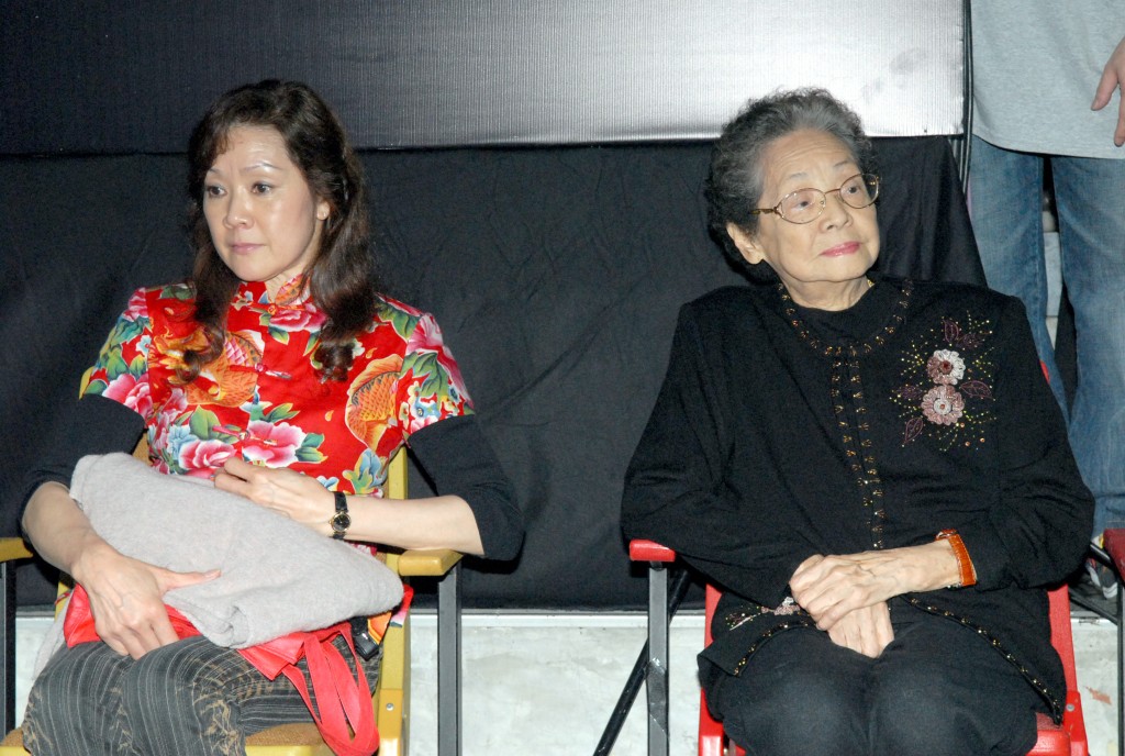 妹妹及妈妈多次出席谭咏麟演唱会以行动支持家人。