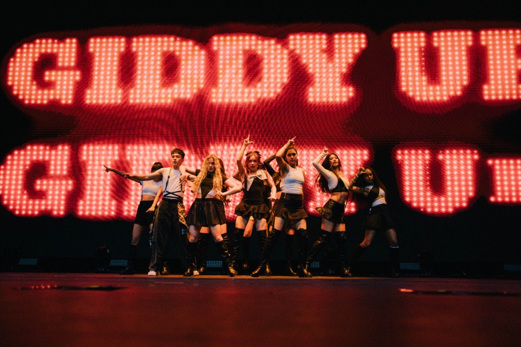上月展開世界巡演，Now United 將以馬匹為靈感的《Giddy Up》帶到去葡萄牙及巴西。