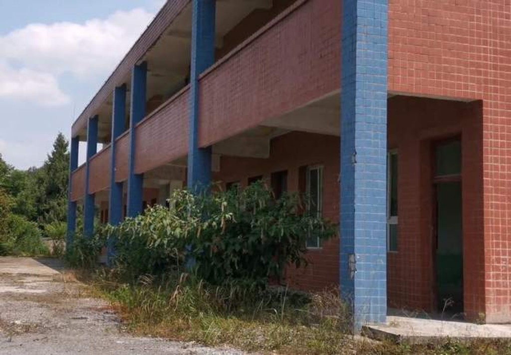 雖然大樓已被荒廢,但結構仍然穩固。