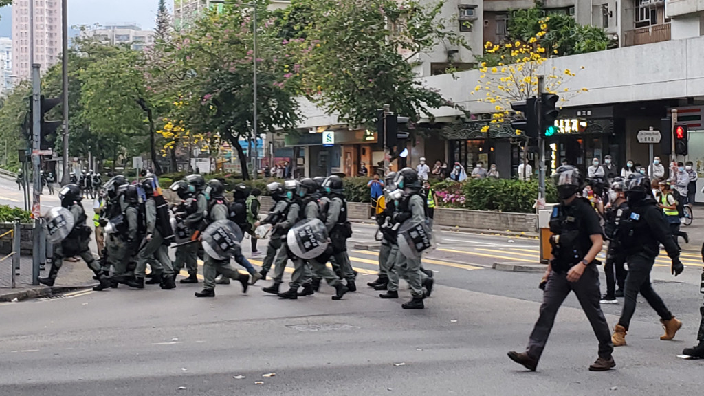 前年3月8日大埔區內有示威者聚集，警方到場。 資料圖片