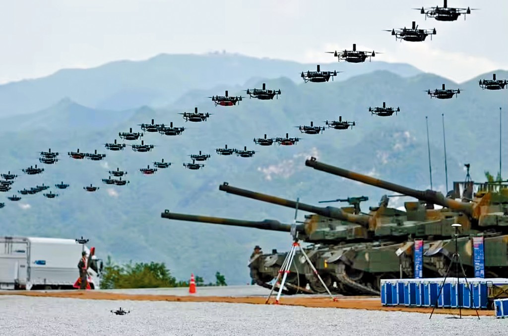 南韓和美國2023年5月舉行聯合軍事演習,南韓的無人機結隊飛行。