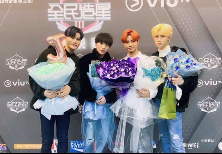 John與《造星III》的泰倫斯(Terence)(左二)、鍾諾言(NY)(右二)及謝嘉浩(Mark)(右一),曾簽公司打算以男團身份出道。