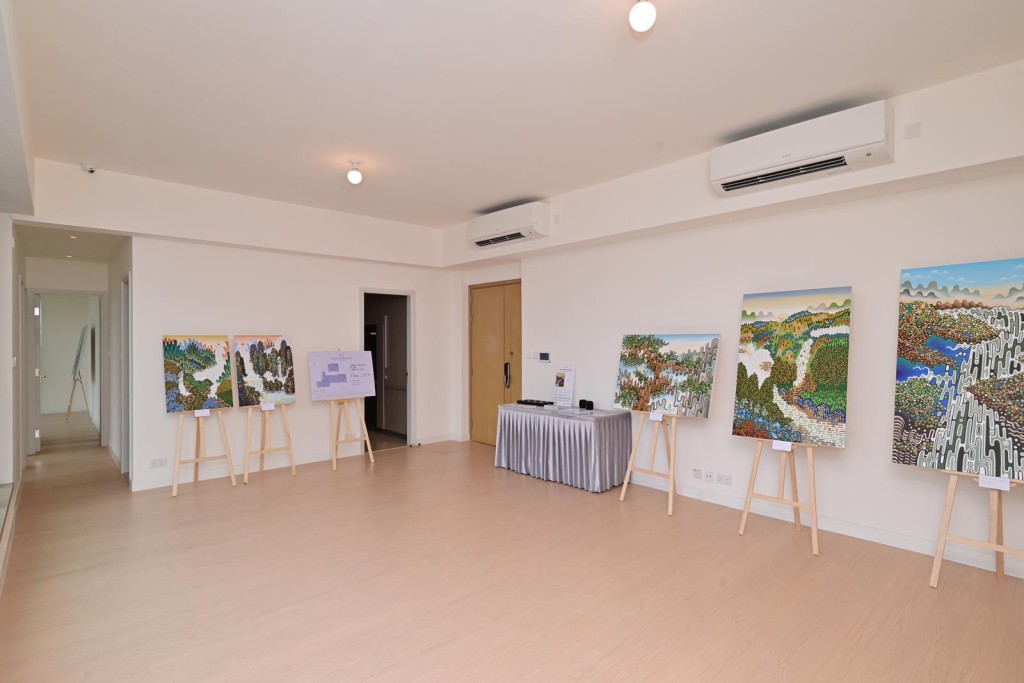 单位内正举行为期两周艺术画展。