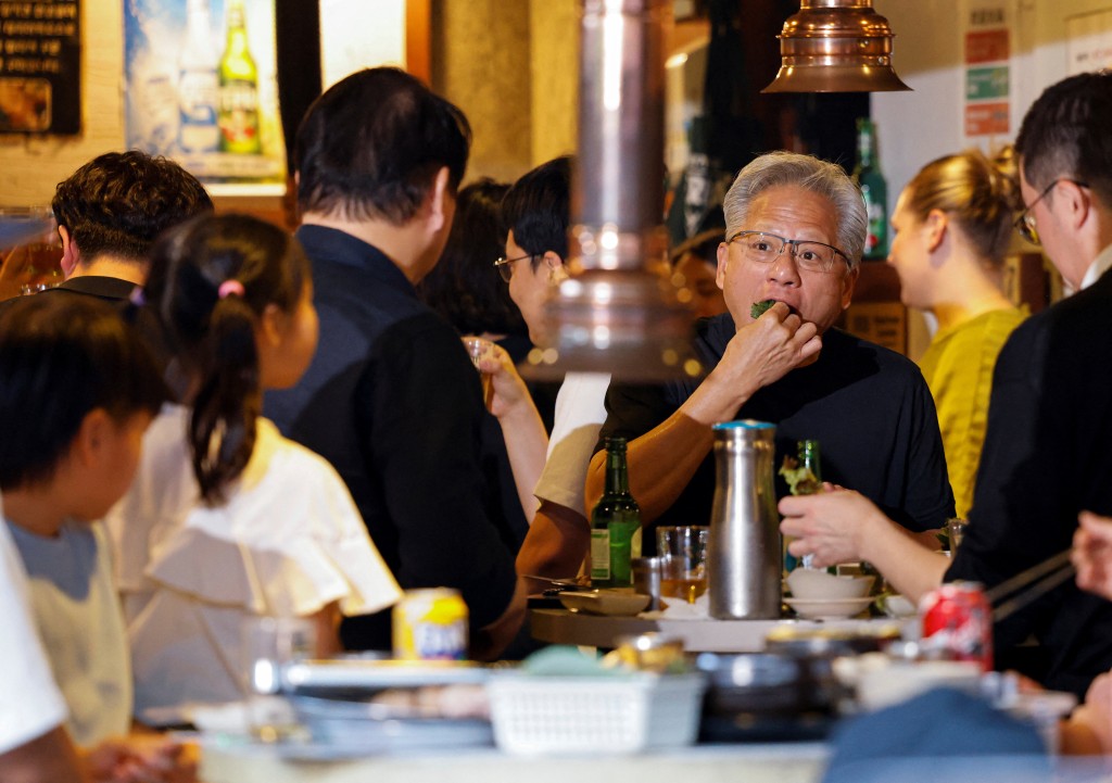 除了烤肉，黄仁勋亦对南韩的炸鸡情有独钟。 路透社