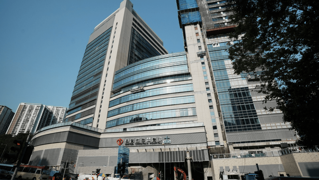 鐵騎士手及腳擦傷，清醒送往聯醫院接受治理。