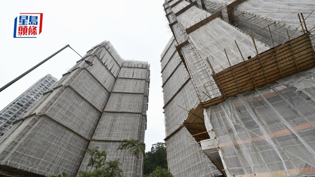 宏福苑大火｜建造業議會統一採購5萬張棚網  首批下周四抵港  每張$170。資料圖片