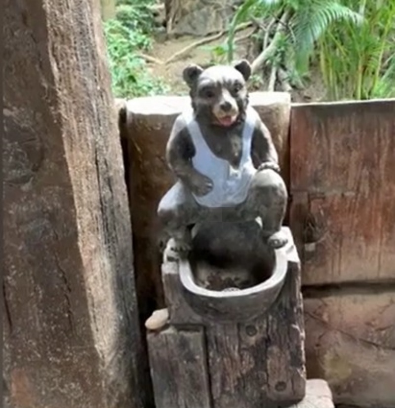 廣東佛山某景區動物雕塑生殖器裝上水龍頭。
