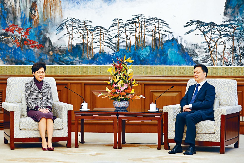 ■主管港澳事務國務院副總理韓正，昨在北京接見林鄭月娥及五名隨行局長。