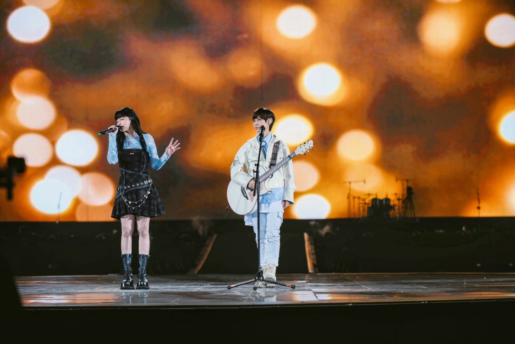 五月天啟德Show,琳誼、魏嘉瑩分別演繹新歌。 五月天啟德Show,琳誼、魏嘉瑩分別演繹新歌。