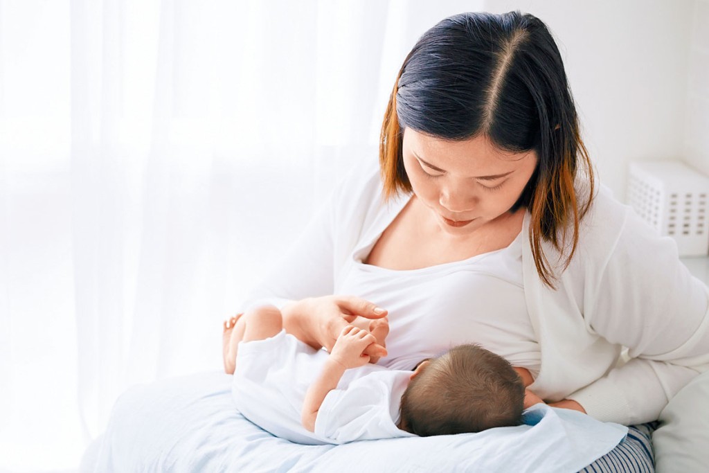 餵哺母乳是為初生嬰兒補充腸道益生菌的最佳方法,可惜並非所有媽媽均能於產後餵哺母乳。