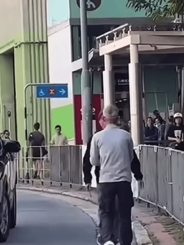 現場為石硤尾站外，不少市民聞聲張望。