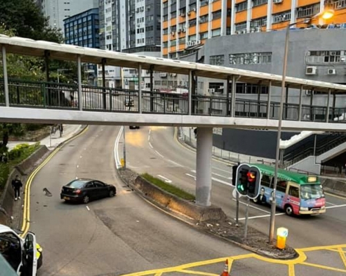 涉事私家車。  馬路的事 (即時交通資訊台)FB圖