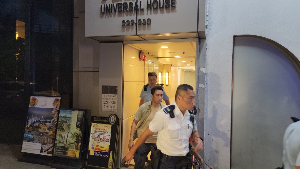 警方登樓展開封鎖調查。黎志偉攝 警方登樓展開封鎖調查。黎志偉攝