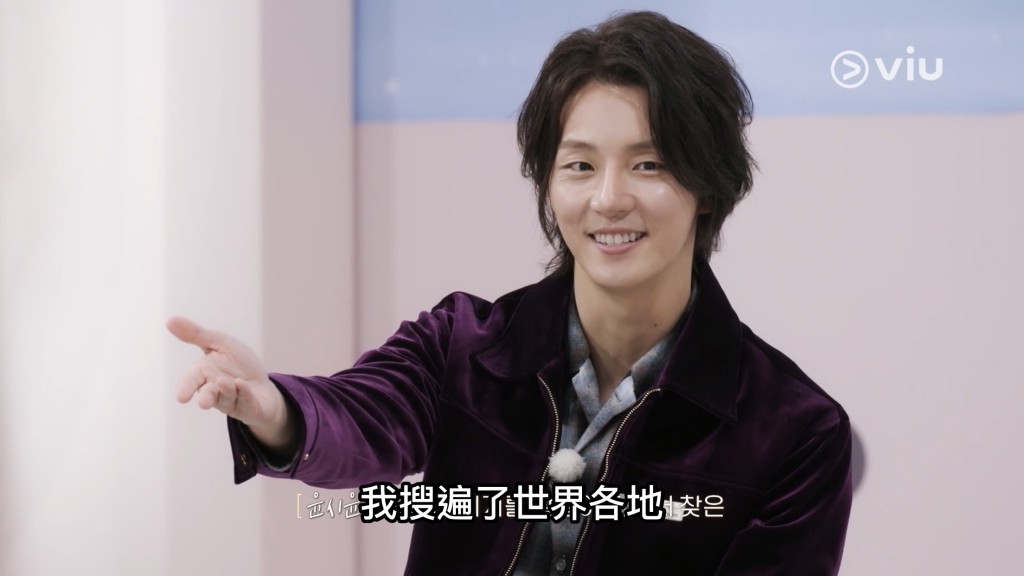 Viu Original原創甜品競技真人騷《Bite Me Sweet》由尹施允擔任主持。