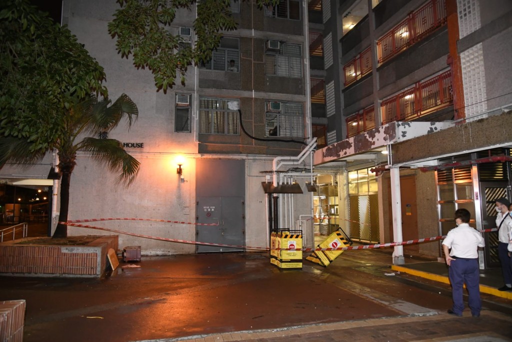 警方到順天邨調查。