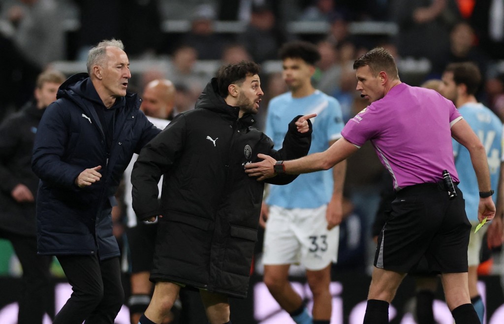 曼城將帥非常不滿。路透社