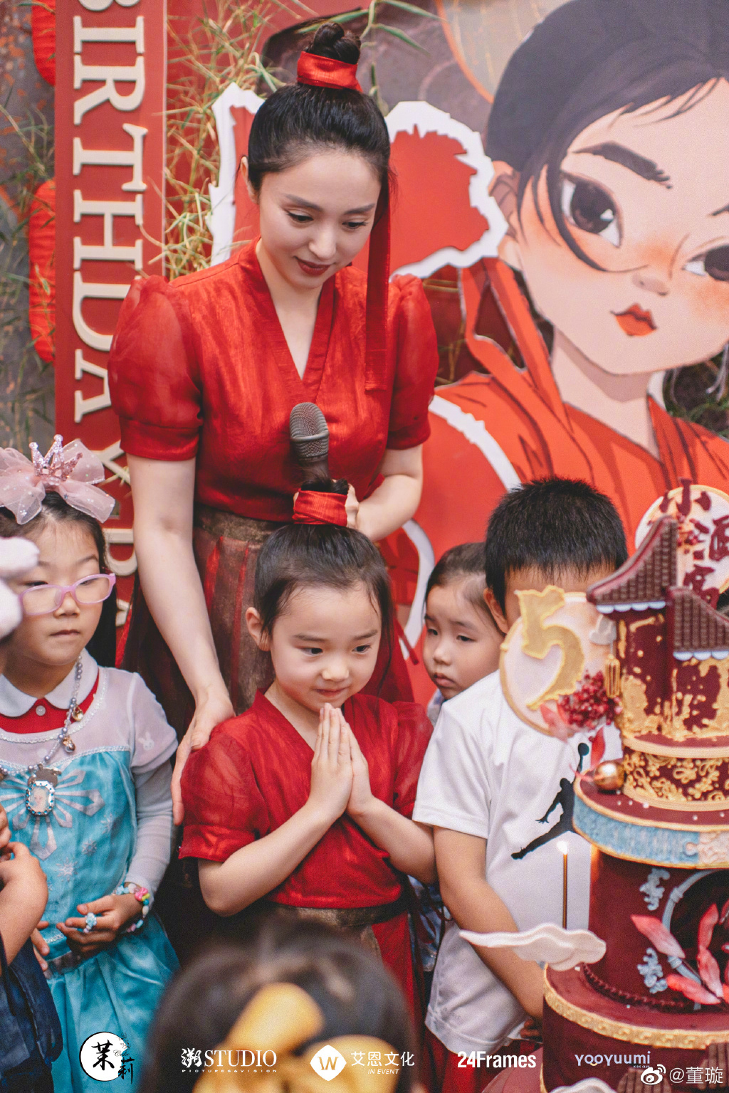 小酒窝（红衫）早前5岁生日，好多小朋友为她庆祝。