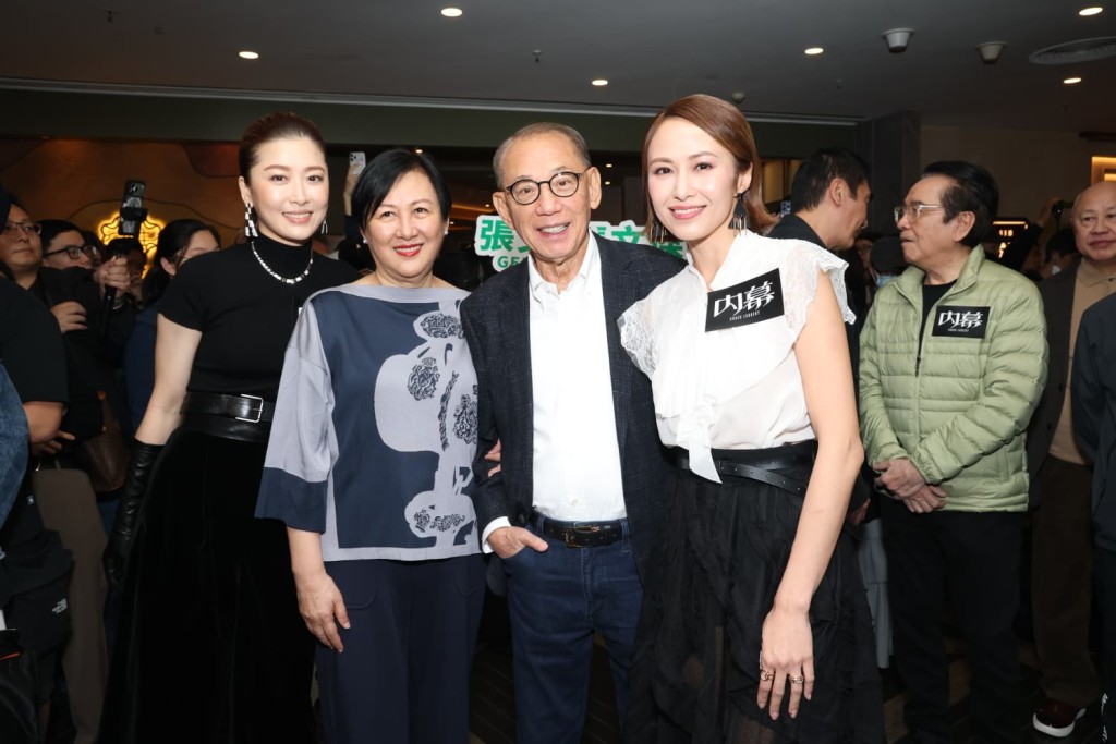 英皇集團主席楊受成博士與太太陸小曼到場，率領周勵淇、湯怡等剪綵。