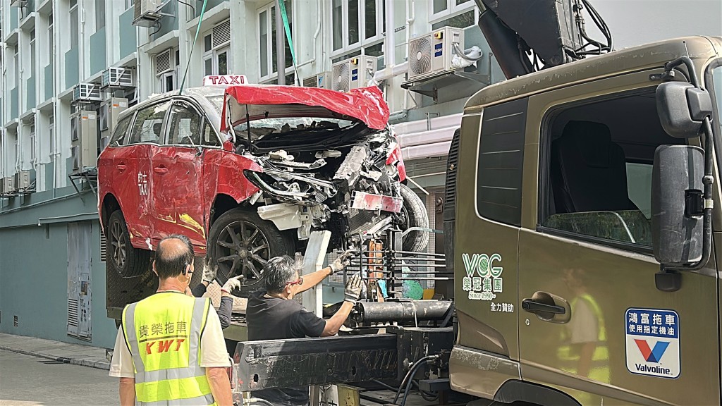 的士爛如廢鐵。劉漢權攝 的士爛如廢鐵。劉漢權攝