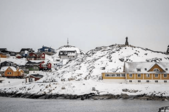 英國《每日郵報》報道,白宮正研究一項被形容為「終極提議」的方案:向每名格陵蘭島民提供100萬美元(約780萬港元),作為推動入美公投。法新社法新社 英國《每日郵報》報道,白宮正研究一項被形容為「終極提議」的方案:向每名格陵蘭島民提供100萬美元(約780萬港元),作為推動入美公投。法新社法新社