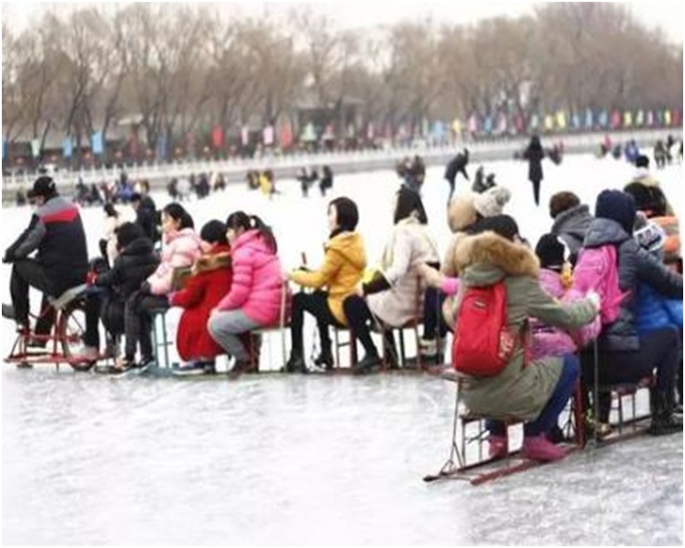 涉事冰場的雪橇現已全部封存。