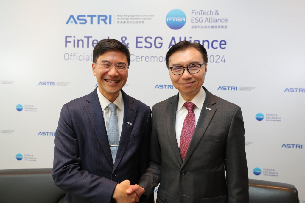 （左）应科院行政总裁叶成辉博士与（右）应科院董事局主席李惠光工程师相信联盟将可助香港发展成绿色金融科技枢纽。
