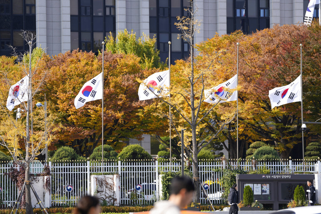 南韩政府下半旗致哀。AP资料图片