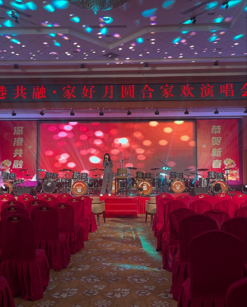 可見無論舞台大小,他們都一絲不苟。 可見無論舞台大小,他們都一絲不苟。