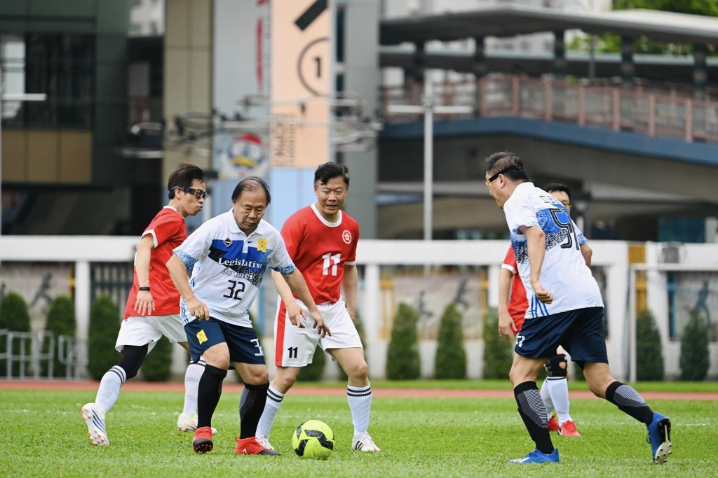 今年5月，政府足球队与立法会足球队的友谊赛中，张国钧亦有参与。张国钧fb