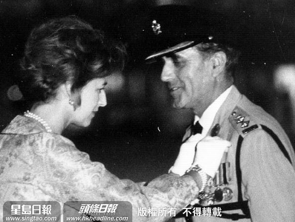 葛柏1973年獲頒英女皇警察服務勳章,紅極一時。