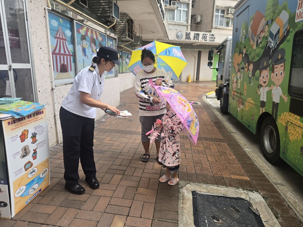 食環署使用流動宣傳車向市民傳達防蚊滅蚊的資訊。食環署FB 食環署使用流動宣傳車向市民傳達防蚊滅蚊的資訊。食環署FB