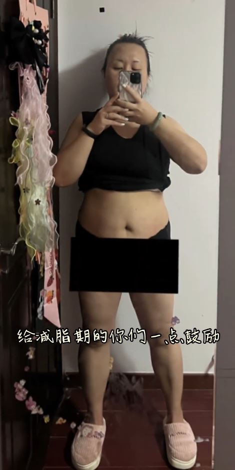 貴陽的蔣女士瘋狂「舉鐵」及戒奶茶1年，成功減去30公斤。抖音