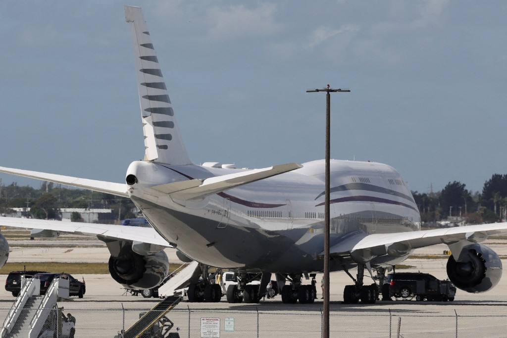 卡塔爾擬贈送一架波音747-8型巨無霸噴射機給美國，惹起爭議。路透社