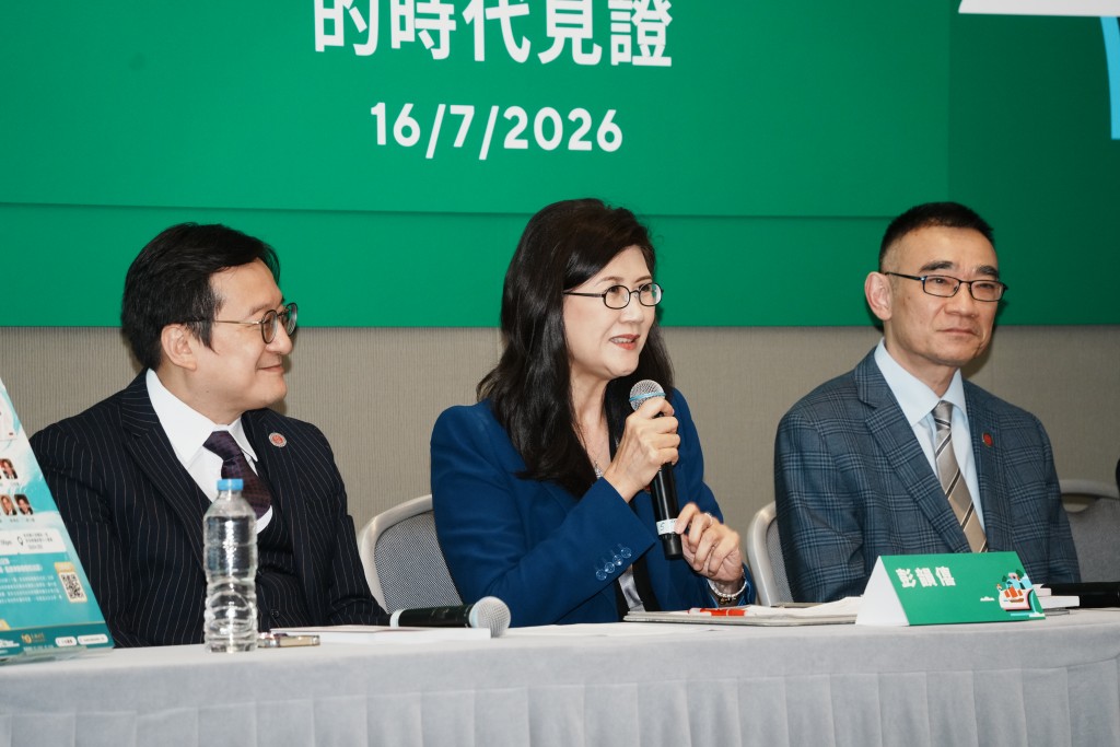 彭韻僖(中)坦言在律師會服務長達30年,親身見證法律界的變遷和法治的穩步發展。 彭韻僖(中)坦言在律師會服務長達30年,親身見證法律界的變遷和法治的穩步發展。