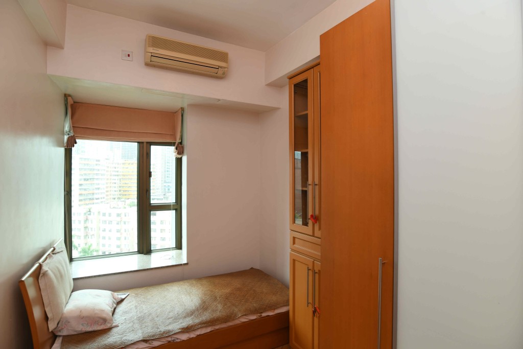 睡房間隔充足，可放置睡牀及衣櫃。