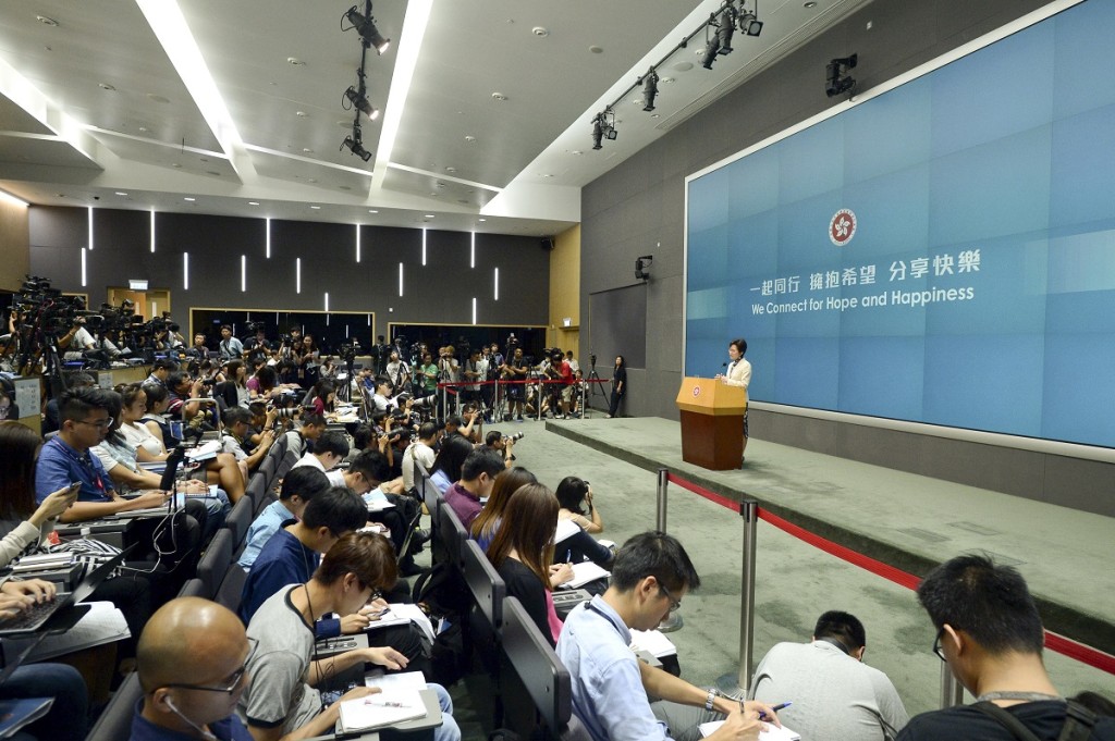 記協促請政府解釋突然收緊查冊的原因。資料圖片