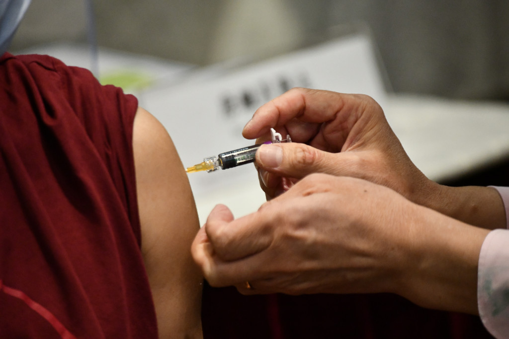 新冠疫苗可與季節性流感疫苗同時接種。資料圖片
