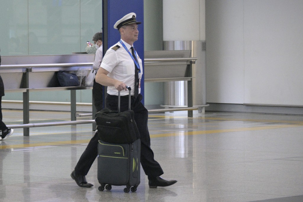 國泰航空則回覆指，一直與香港機場管理局以及其他航點的有關當局保持緊密合作，並十分重視雙方交流的意見。（非涉事人）陳浩元攝