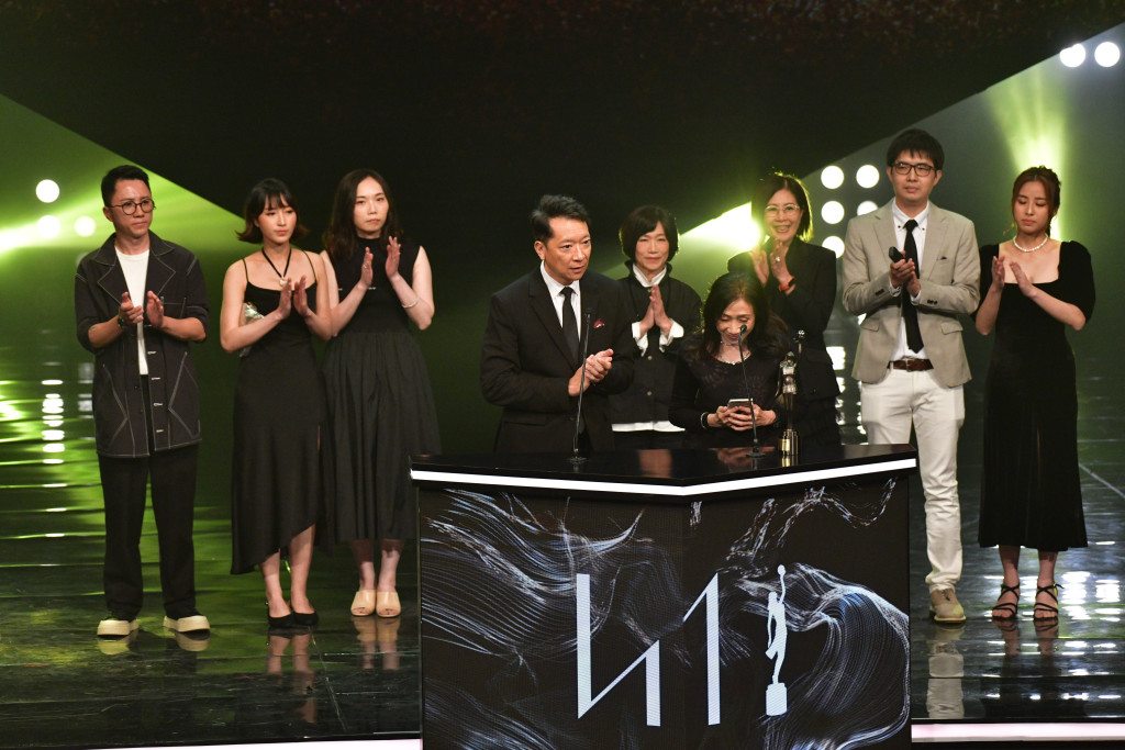 昨晚的香港电影金像奖颁奖典礼，《给十九岁的我》夺得最佳电影，再次掀起争议。