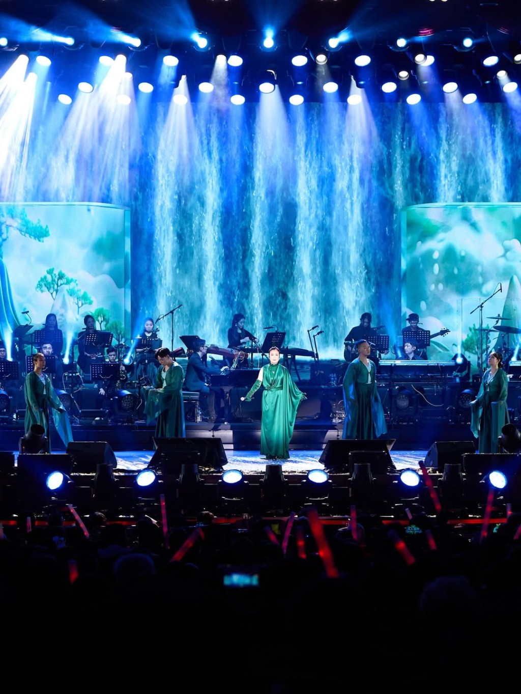 汪明荃已到多地巡迴演出。 汪明荃已到多地巡迴演出。