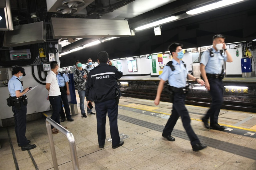 警員調查事件。