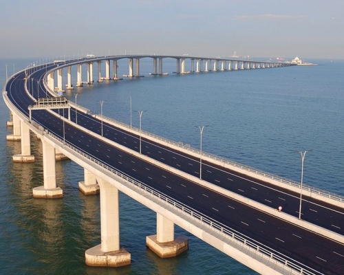 位於西部水域的香港接線高架橋。資料圖片