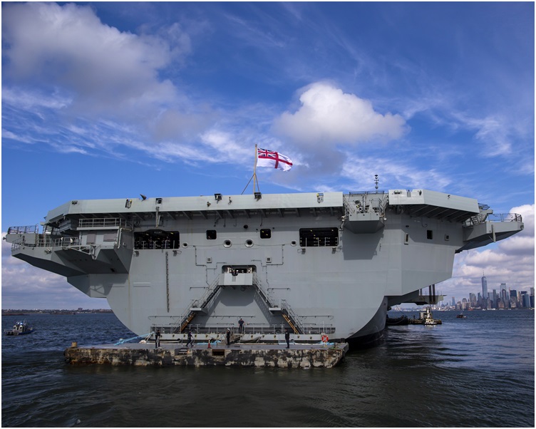 「伊利沙伯女皇號」首次抵達紐約港口進行訪問。AP 