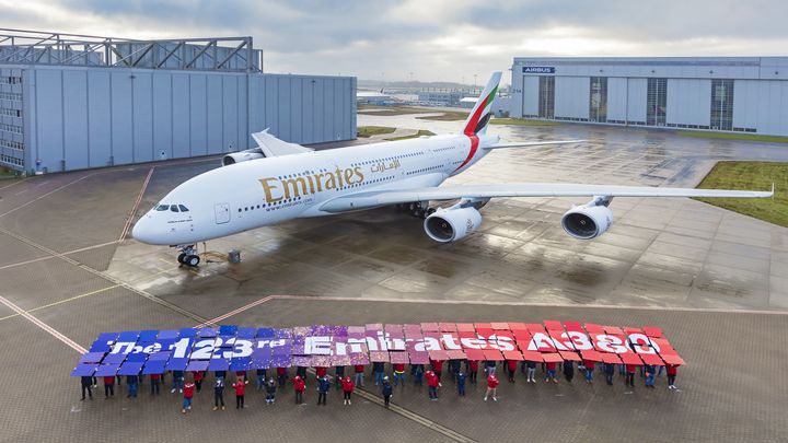 阿聯酋航空剛接收集團第一百二十三架及最後一架的A380空中巴士。