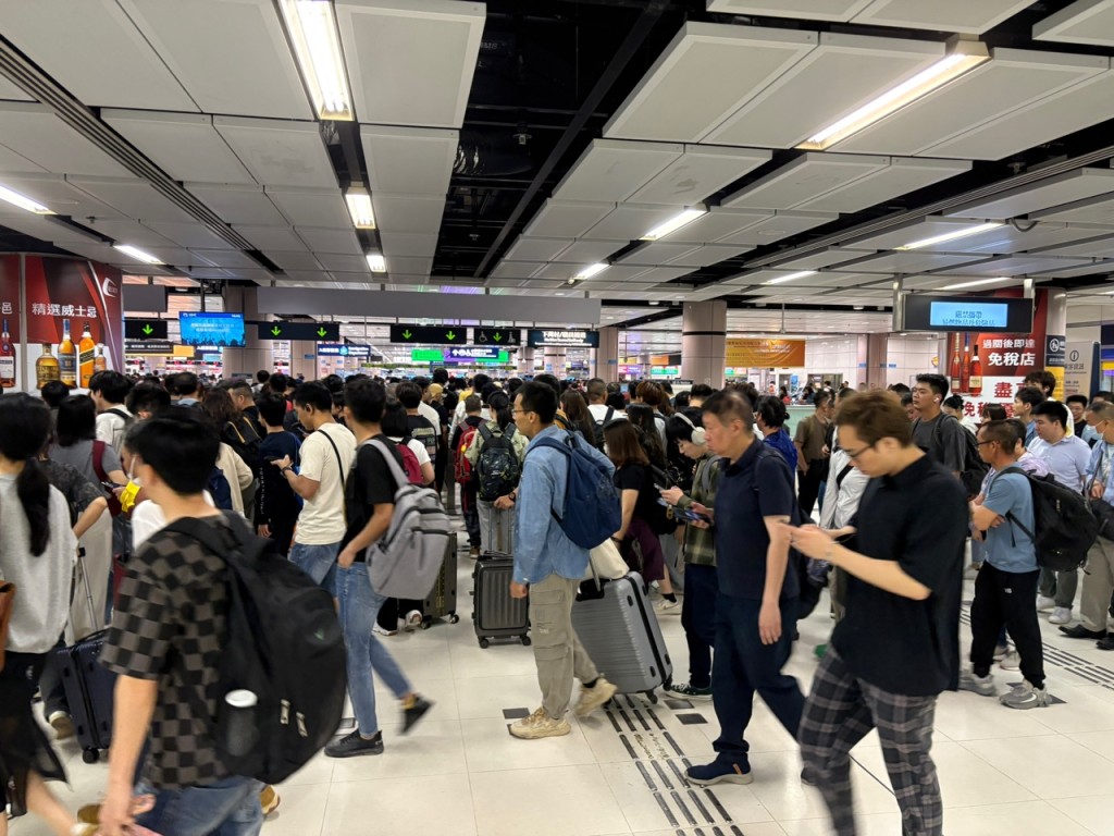 落馬洲支線錄得逾25萬人次出入境。資料圖片 落馬洲支線錄得逾25萬人次出入境。資料圖片