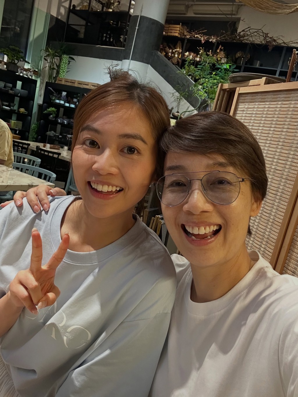 江美儀昨日（7日）在IG分享與郭柏妍的合照，證明二人關係極好。