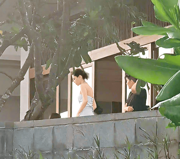 本周二出嫁的超蓮，穿上露背婚紗於峇里影婚紗相，靚爆鏡。