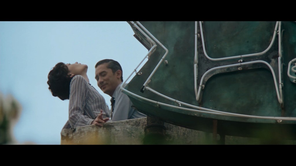 梁朝偉憑《2046》在第24屆香港電影金像獎奪最佳男主角。