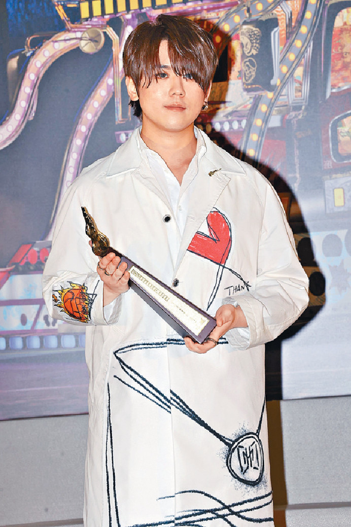 ■市場消息指MIRROR成員姜濤，以一千八百萬元購入西環維壹中層C室。